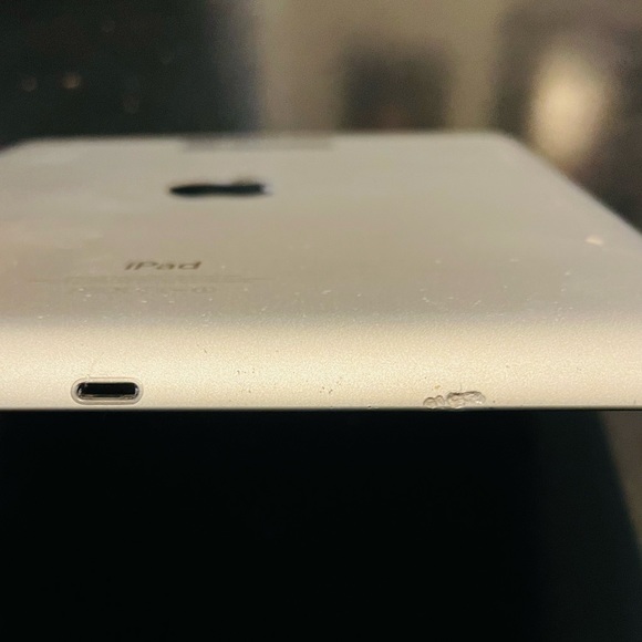 iPad A1458 - Picture 7 of 13